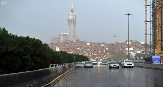 هطول أمطار متوسطة إلى غزيرة على مكة