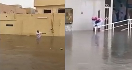 بالفيديو.. مصلون يسبحون في مياه الأمطار بأحد مساجد الرياض