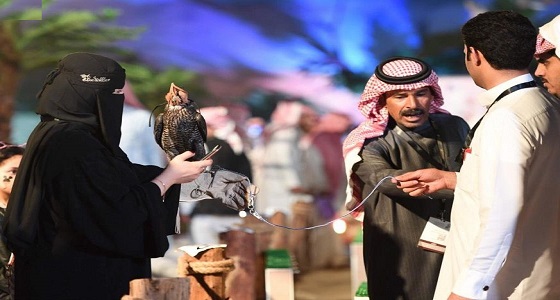 إقبال كثيف من العائلات على المعرض السعودي الأول للصقور والصيد في الرياض