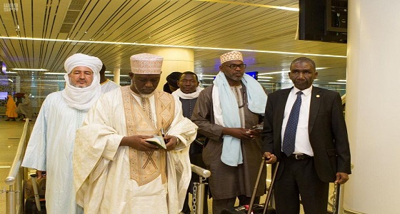 بالصور.. اكتمال وصول ضيوف برنامج خادم الحرمين للعمرة والزيارة إلى المدينة