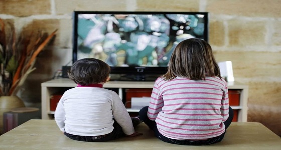 دراسة تحذر من مخاطر جسيمة على أدمغة الأطفال بسبب التليفزيون والإنترنت