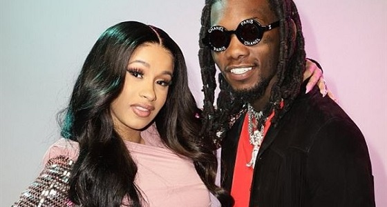 بالفيديو.. زوج نجمة شهيرة يقتحم المسرح للاعتذار بعد خيانته لها