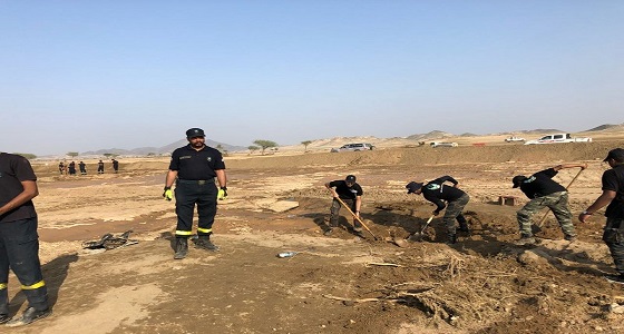 بالصور.. الدفاع المدني يكثف البحث عن رضيعة مفقودة في وادي ثماء بينبع