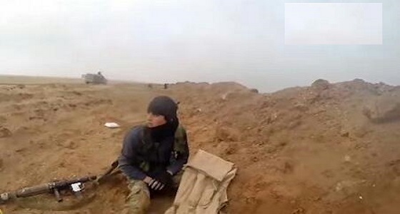 بالفيديو.. لحظة هروب داعش من معركة بدير الزور وترك قائدهم يُلاقي مصرعه