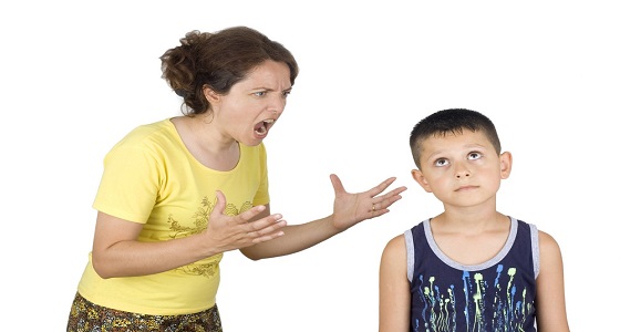 8 حيل تربوية تجعلك تتعاملين مع سلوكيات طفلك العدوانية