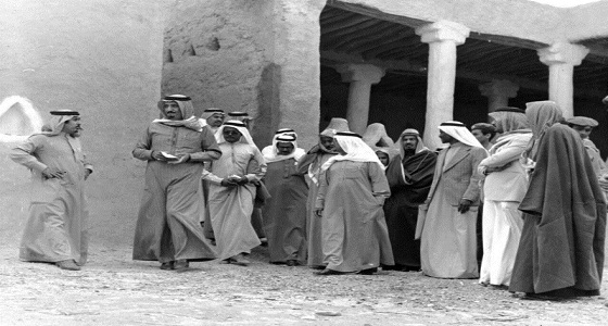 صورة قديمة لخادم الحرمين الشريفين في الدرعية التاريخية