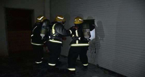 بالصور .. &#8221; مدني جدة &#8221; يخمد حريق هائل بمصنع تغليف ولا إصابات