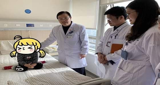 إصابة طفلة في عامها الثالث بسرطان الثدي.. وهكذا اكتشفت والدتها المرض!