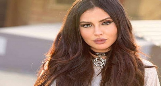 بالفيديو.. مريم حسين تبكي أثناء وداع ابنتها في المطار