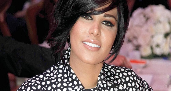 ” شمس ” تثير سخط الجماهير بملابس خليعة في كليبها الأخير