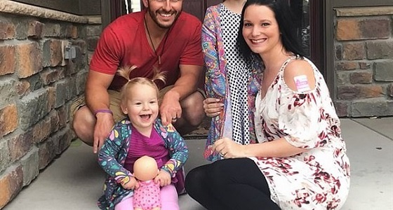 يقتل زوجته الحامل وطفلتيه ويناشدهن العودة عبر شاشات التلفاز