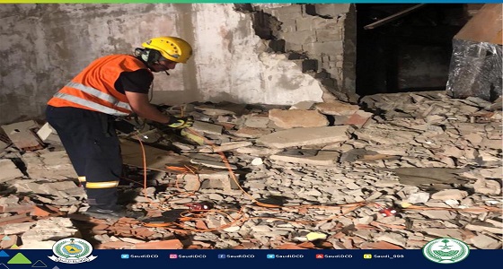 ” دفاع جدة ” يباشر حادث انهيار جزء من الدور الثاني في مبنى