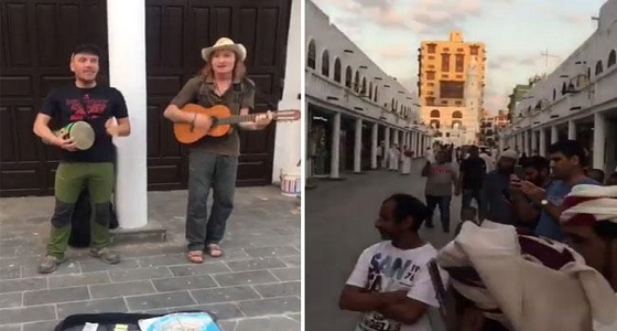 بالفيديو.. أوروبيون يعزفون الجيتار ويرددون أغاني في شارع قابل بجدة