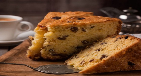 تعلمي صنع كيكة القرفة بالزبيب بهذه الطريقة البسيطة