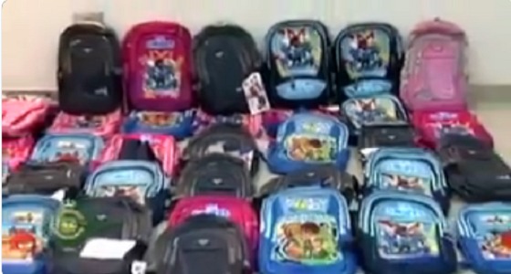 بالفيديو.. ضبط كمية من الحبوب المخدرة مهربة داخل تجاويف شنط مدارس