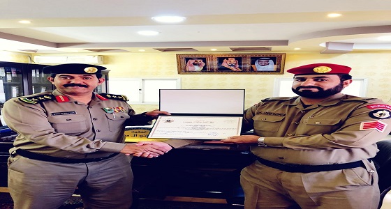 مدير شرطة خميس مشيط يكرم الرقيب “الشهراني”