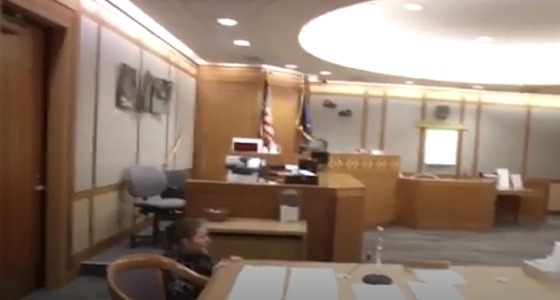 بالفيديو.. لحظات من الرعب والخوف أثناء الهرب من زلزال أمريكا العنيف