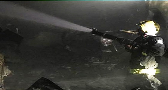 بالصور.. اندلاع حريق في مستودع بالدمام وإخلاء الموقع بالكامل