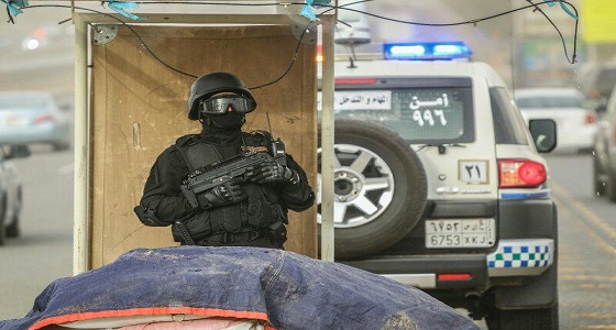 الإطاحة بمقيم مطلوب في 4 قضايا أثناء قيادته بسرعة زائدة بمكة