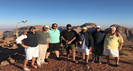 بالصور.. ولي العهد على قمة جبال اللوز أثناء إجازته السنوية