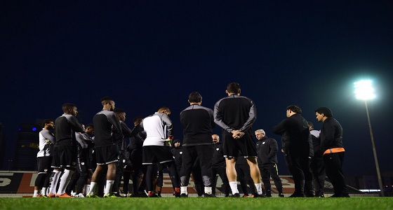 بالصور.. مدرب الشباب يكتفي بتمارين استرجاعية واستشفائية في تدريبات اليوم