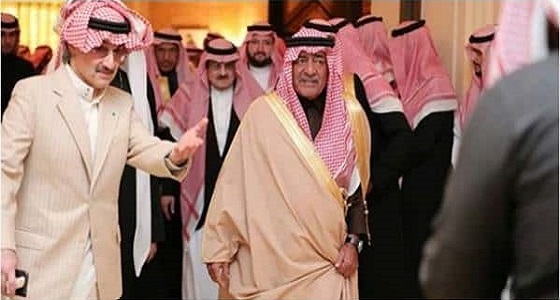 بالفيديو والصور.. أبناء الأمير طلال بن عبدالعزيز يستقبلون جموع المعزين