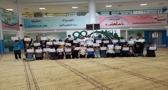 بالصور.. مدرسة معن بن عدي الإبتدائية تكرم طلابها ” سفراء المدرسة “