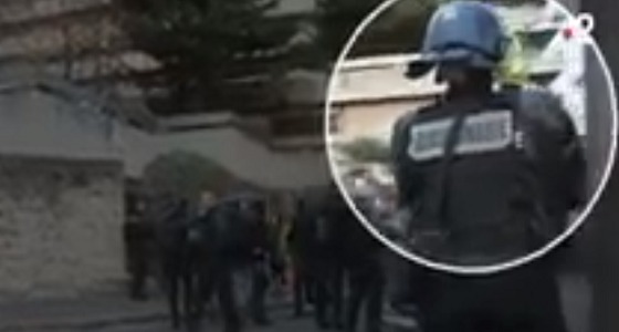 بالفيديو.. لماذا ترتدي الشرطة الفرنسية كاميرات عند التصدي لـ السترات الصفراء؟
