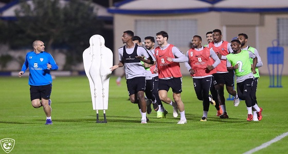 بالصور.. ” الهلال ” يفتتح تحضيراته لـ ” التعاون “