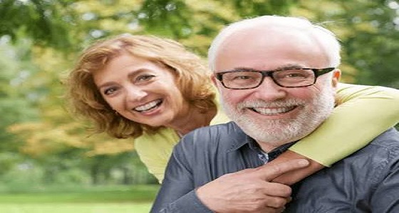 دراسة تكشف فارق العمر المثالي بين الزوجين