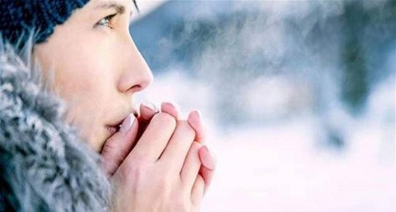 دراسة تكشف سر شعور النساء بالبرد أكثر من الرجال