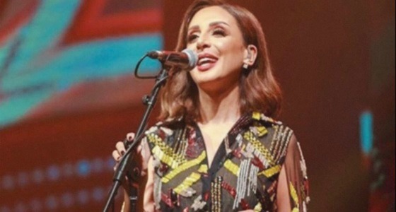 بالفيديو.. ” ذبابة ” تُنسي أنغام كلام الأغنية في حفل بالكويت