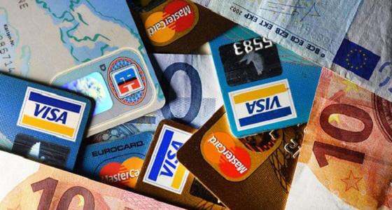 خبير يكشف كيف تتلاعب المتاجر الإلكترونية بزبائنها