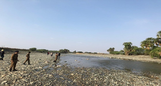 بالصور.. وفاة شخص إثر إنجراف مركبة بـ ” بيش “