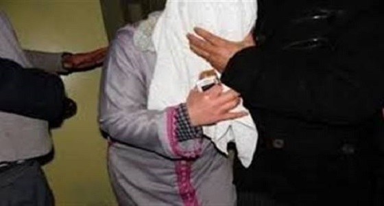 ممرض يضبط زوجته عارية في أحضان عشيقها بفراش الزوجية.. وهذه ردة فعله!