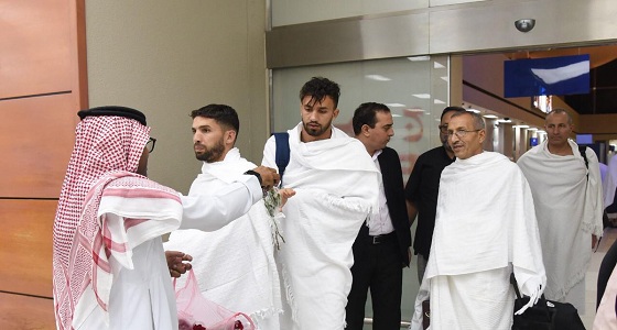 بالصور.. استقبال بعثة وفاق سطيف في جدة استعدادا لمواجهة الأهلي