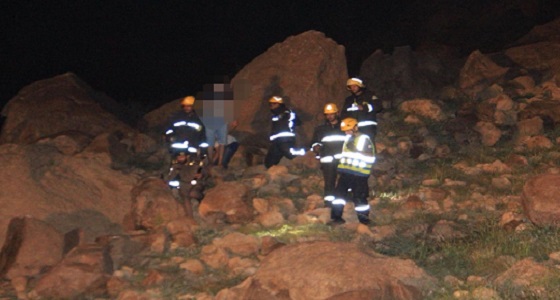 احتجاز 5 أشخاص بقمة جبل في وادي نعمان
