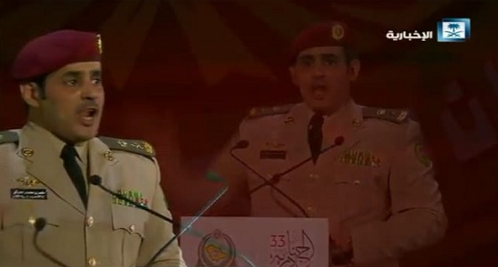 بالفيديو.. الشاعر مشعل الحارثي يلقي قصيدة أمام خادم الحرمين في الجنادرية 33