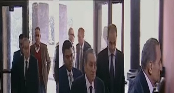 بالفيديو.. لحظة وصول حسني مبارك إلى المحكمة للإدلاء بشهادته في قضية مرسي