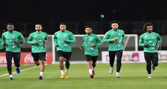 بالصور.. قصي الفواز يطمئن على بعثة المنتخب الوطني ويدشن حصصه التدريبية بدبي