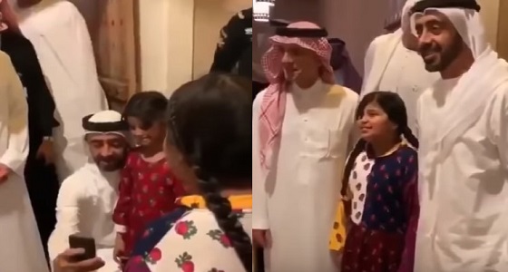 مقطع عفوي للجبير وعبدالله بن زايد مع فتيات صغيرات بالدرعية يشعل تويتر