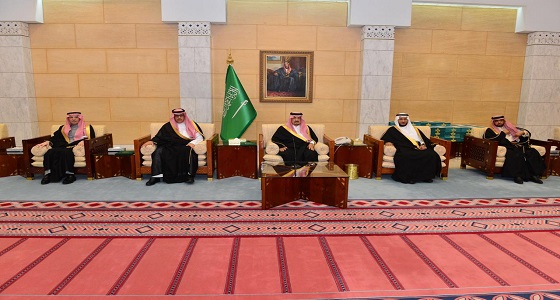 الأمير فيصل بن بندر بن عبدالعزيز أمير منطقة ⁧‫الرياض‬⁩ يكرم المتقاعدين بإمارة الرياض .