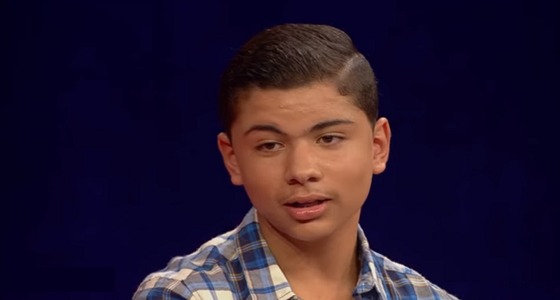 بالفيديو.. طفل يروي قصته مع ” التوحد ” ومعاناته في قصيدة