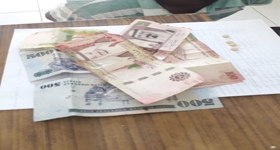 بالصور.. القبض على وافدين يروجان المخدرات في محايل عسير