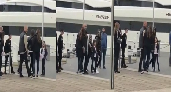 بالفيديو.. نانسي عجرم تضع فتاة طلبت التصوير معها في موقف محرج