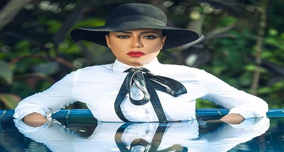 بالصور.. بعد الفستان ” الفاضح ” رانيا يوسف في حمام السباحة بكامل ملابسها