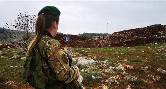صورة جندية لبنانية في مقابل إسرائيليات تثير الجدل