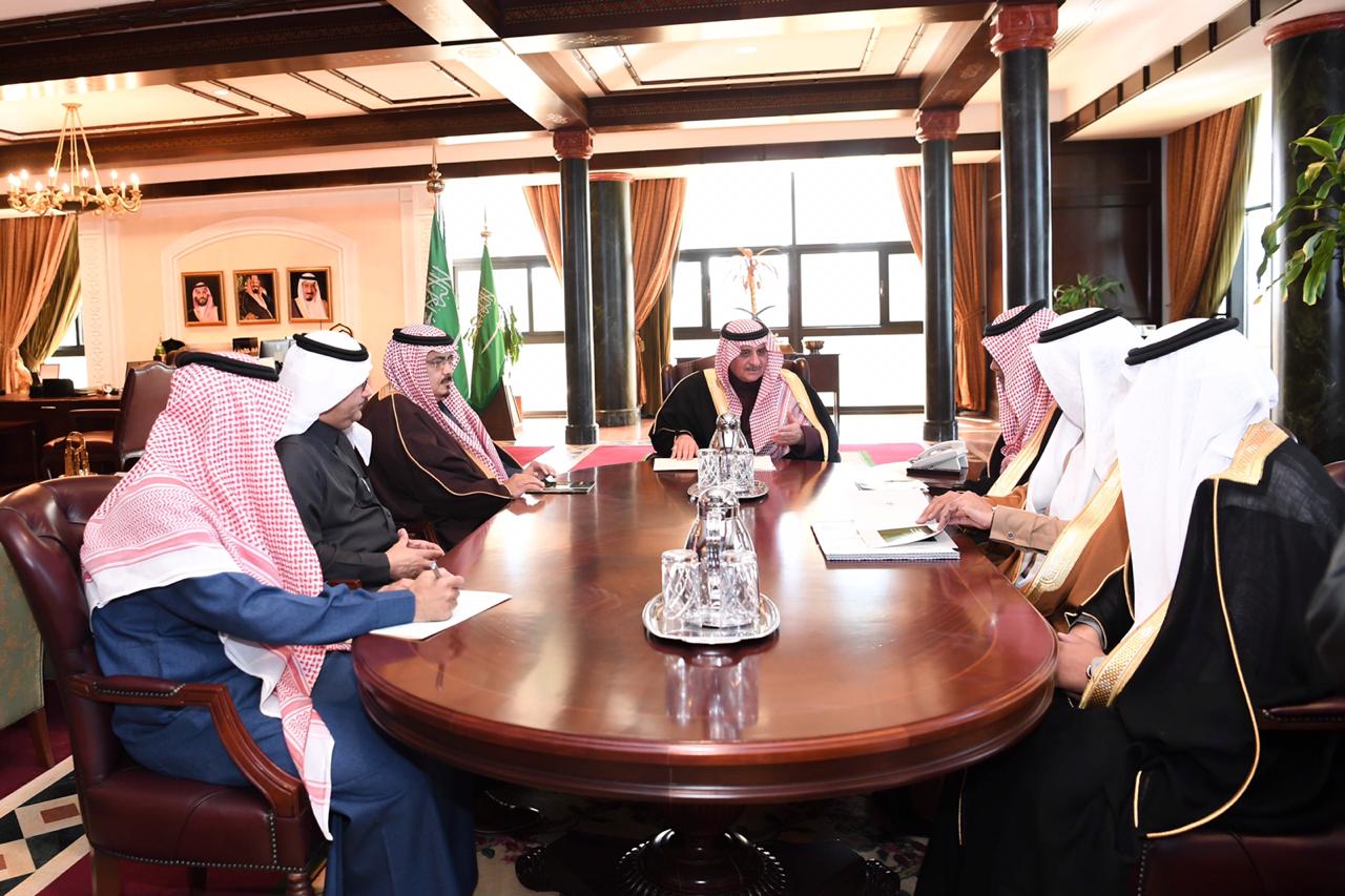 امير تبوك يترأس اجتماع لجنة جائزة سموه للتفوق العلمي