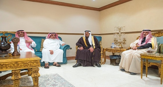 سمو نائب أمير الرياض يقدم العزاء في وفاة الأمير فهد بن سعود بن هذلول آل ثنيان – رحمه الله –