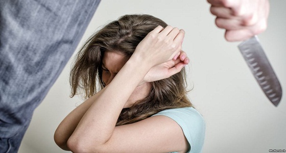 طالب يقتل سيدة بعد محاولة اغتصابها وسرقتها